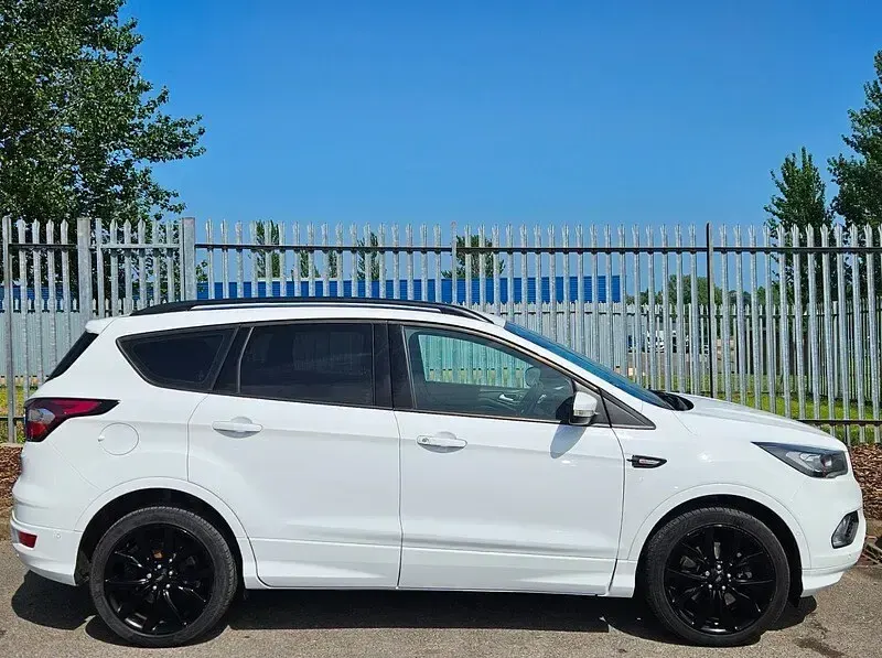 Used Ford Kuga ST-Line X 120 HP (88 kW) 2018 White SUV