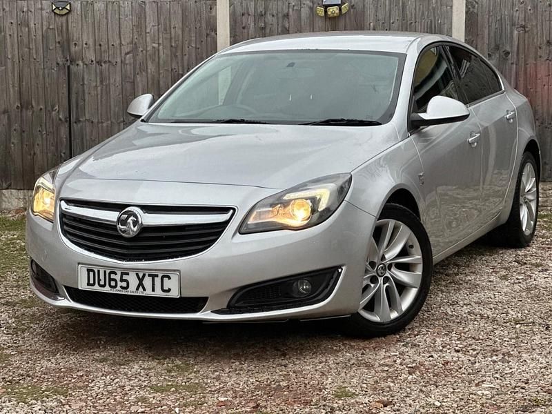 Used Vauxhall Insignia SRi 140 HP (102 kW) 2015 Silver Hatchback