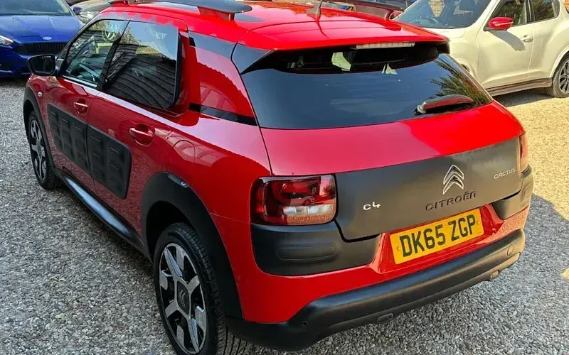 Used Citroën C4 Cactus Flair 99 HP (72 kW) 2015 Red Hatchback