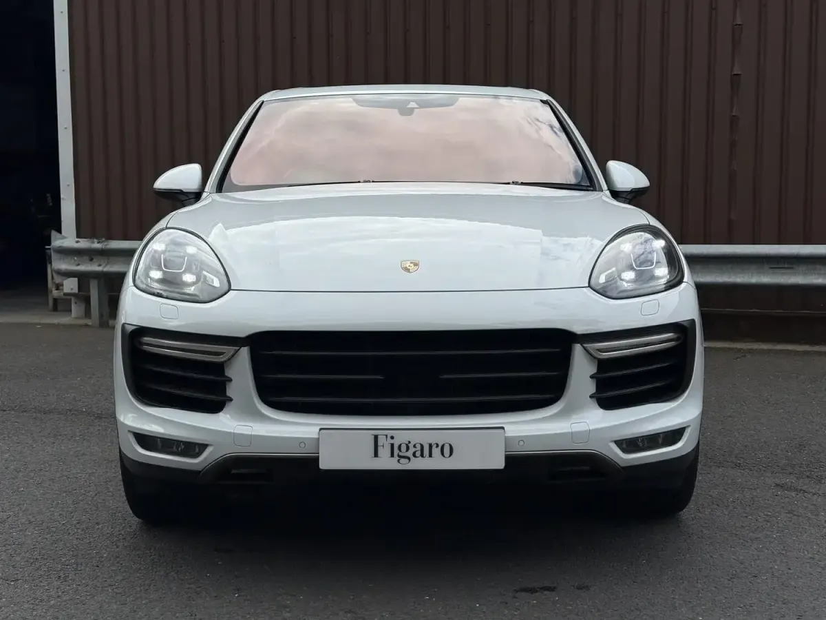 Used Porsche Cayenne Turbo 520 HP (382 kW) 2014 White SUV