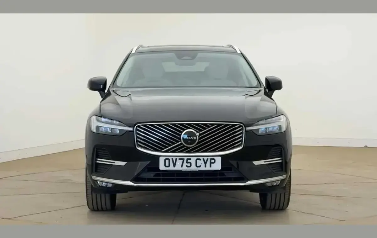 Begagnad Volvo XC60 Ultra 247 HK (181 kW) 2025 Svart SUV