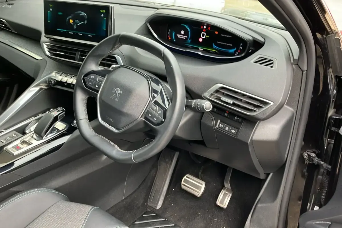 Used Peugeot 3008 Allure+ 300 HP (220 kW) 2023 Black SUV
