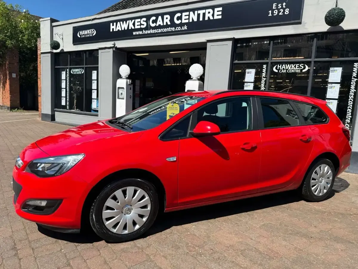 Second-hand Vauxhall Astra 115 CP (84 kW) 2013 Roșu Break