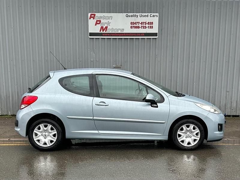 Used Peugeot 207 Active 92 HP (67 kW) 2012 Blue Hatchback