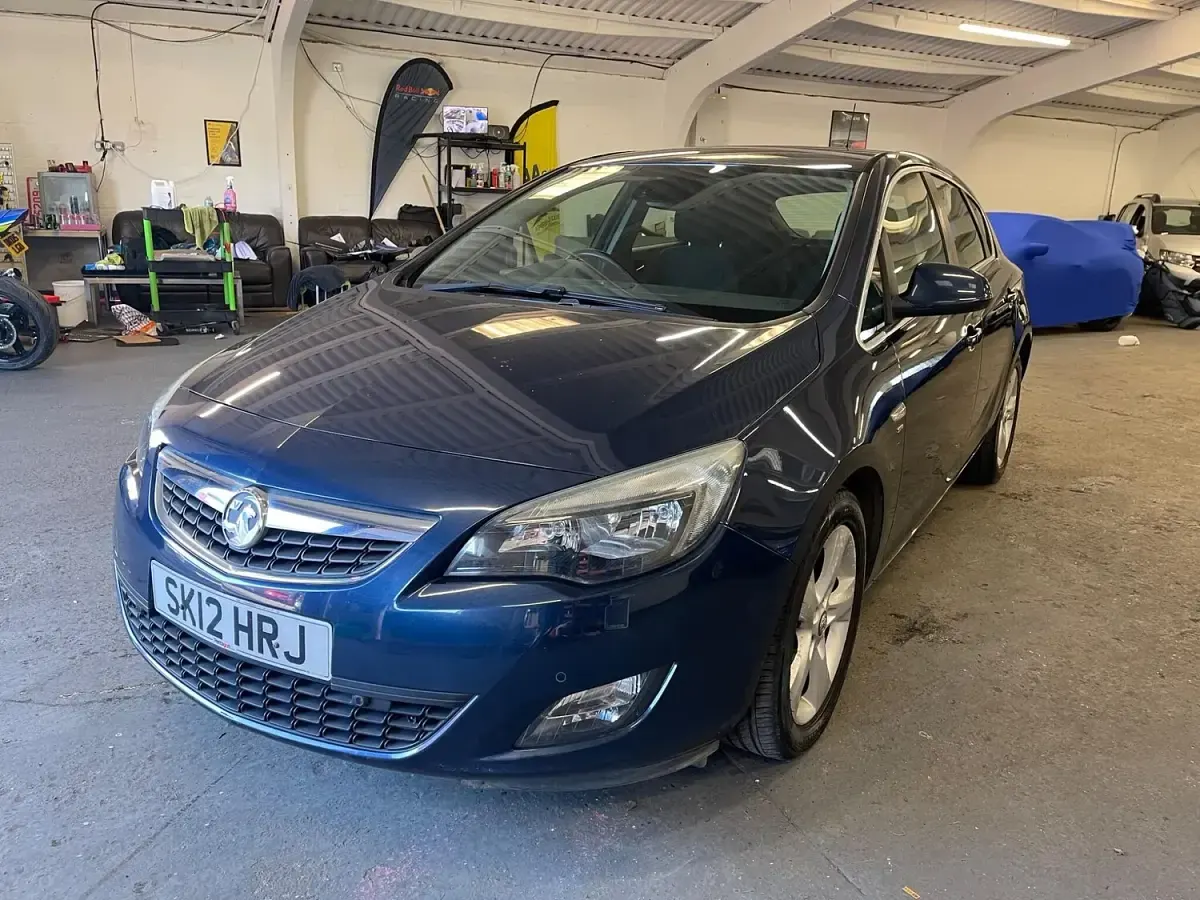 Used Vauxhall Astra SRi 165 HP (121 kW) 2012 Blue Hatchback