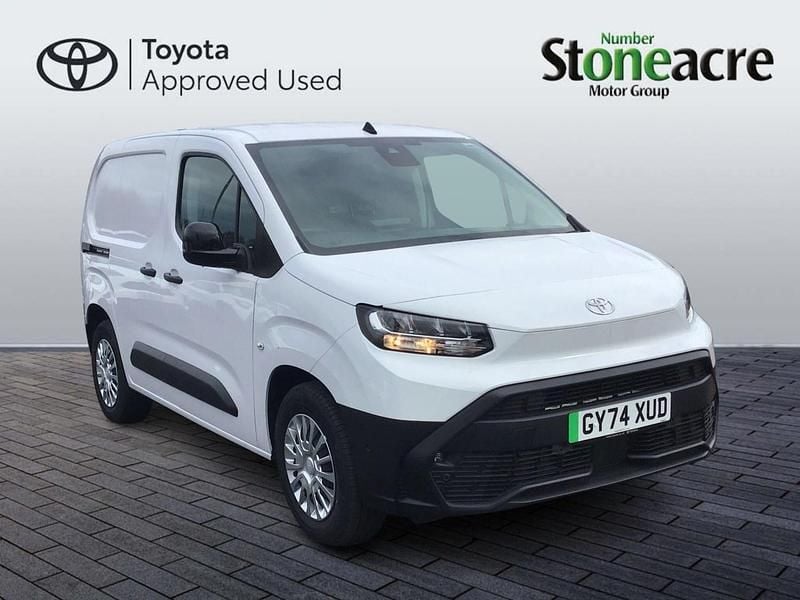 Used Toyota Proace 100 kW (136 HP) 2024 White MPV