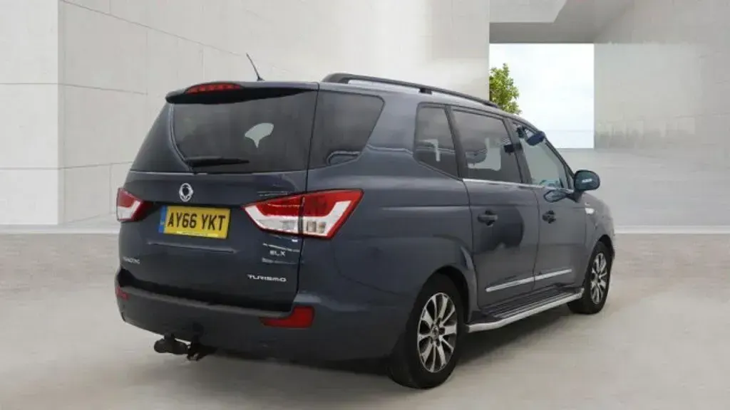 Used SsangYong Rodius 155 HP (114 kW) 2016 Grey MPV