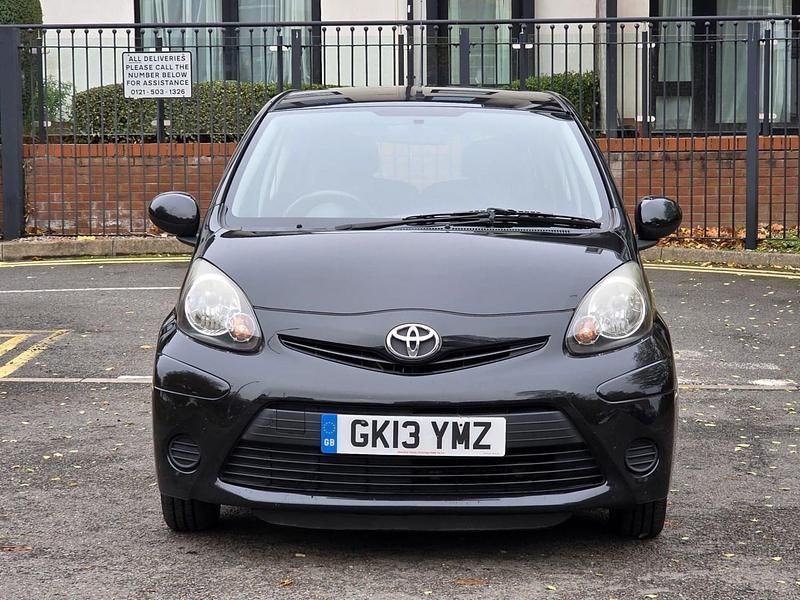 Begagnad Toyota Aygo 68 HK (50 kW) 2013 Svart Halvkombi