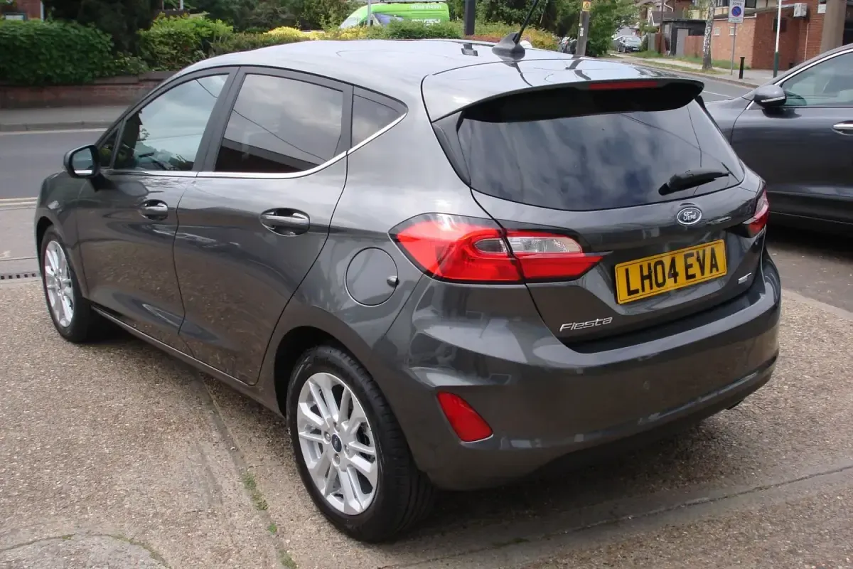 Second-hand Ford Fiesta Titanium 125 CP (91 kW) 2022 Gri Hatchback