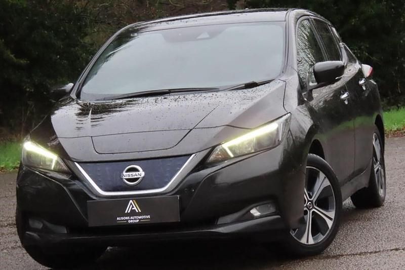 Begagnad Nissan Leaf 110 kW (150 HK) 2021 Halvkombi