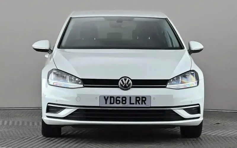 Used VW Golf VII SE 110 HP (80 kW) 2018 White Hatchback