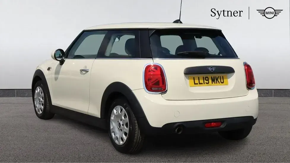 Used Mini ONE Classic 101 HP (74 kW) 2019 White Hatchback
