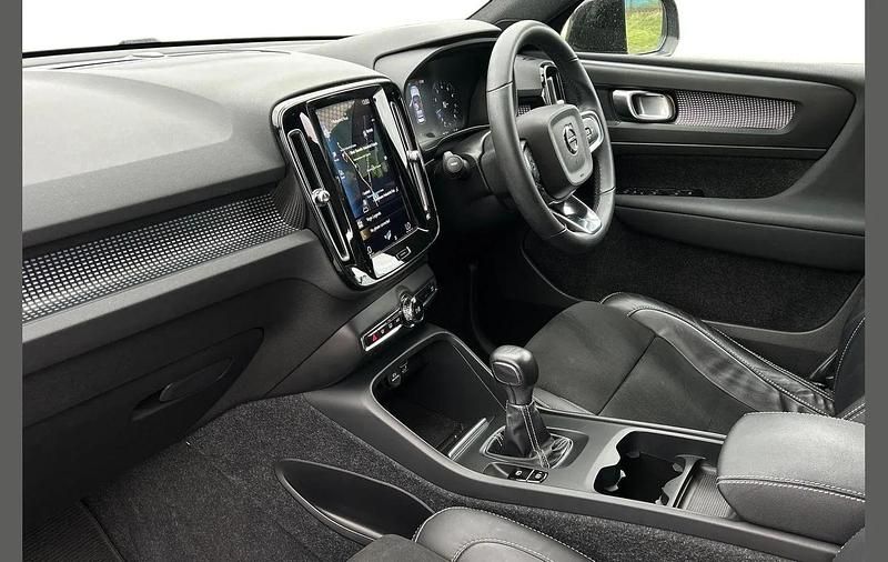 Used Volvo XC40 R-Design 161 HP (118 kW) 2022 Grey SUV