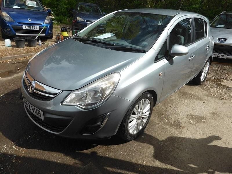 Second-hand Vauxhall Corsa 2012 Argintiu Hatchback