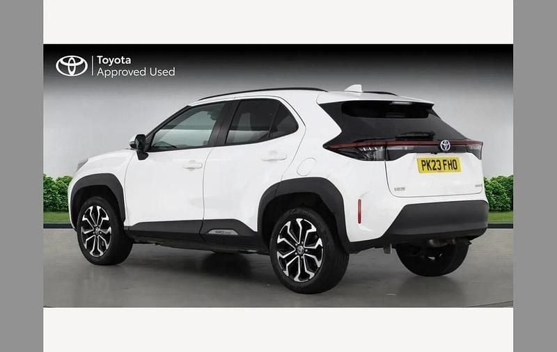 Used Toyota Yaris Cross Design 113 HP (83 kW) 2023 White SUV