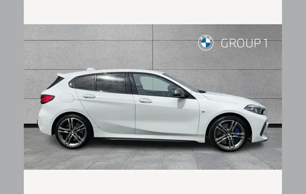 Używany BMW M135 Comfort Edition 306 KM (225 kW) 2021 Biały Hatchback