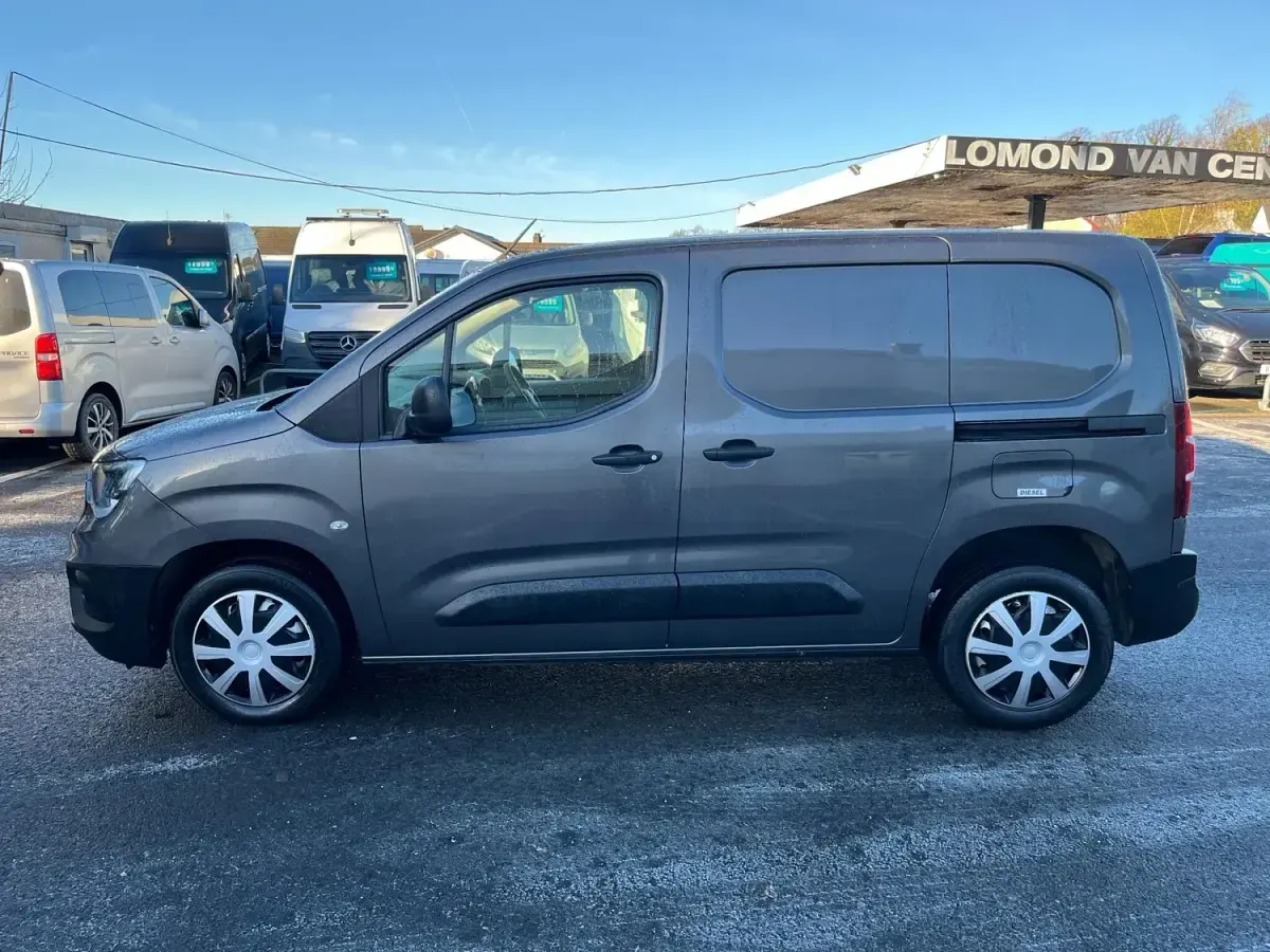 Gebraucht Vauxhall Combo 100 PS (73 kW) 2021 Grau Van