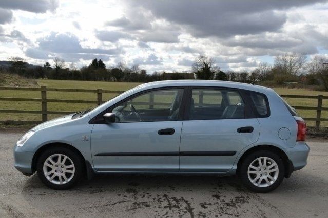 Begagnad Honda Civic 2003 Halvkombi