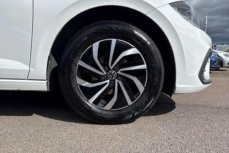 Used VW Polo Life 95 HP (69 kW) 2024 White Hatchback