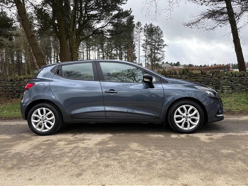 Used Renault Clio V Play 2023 Grey