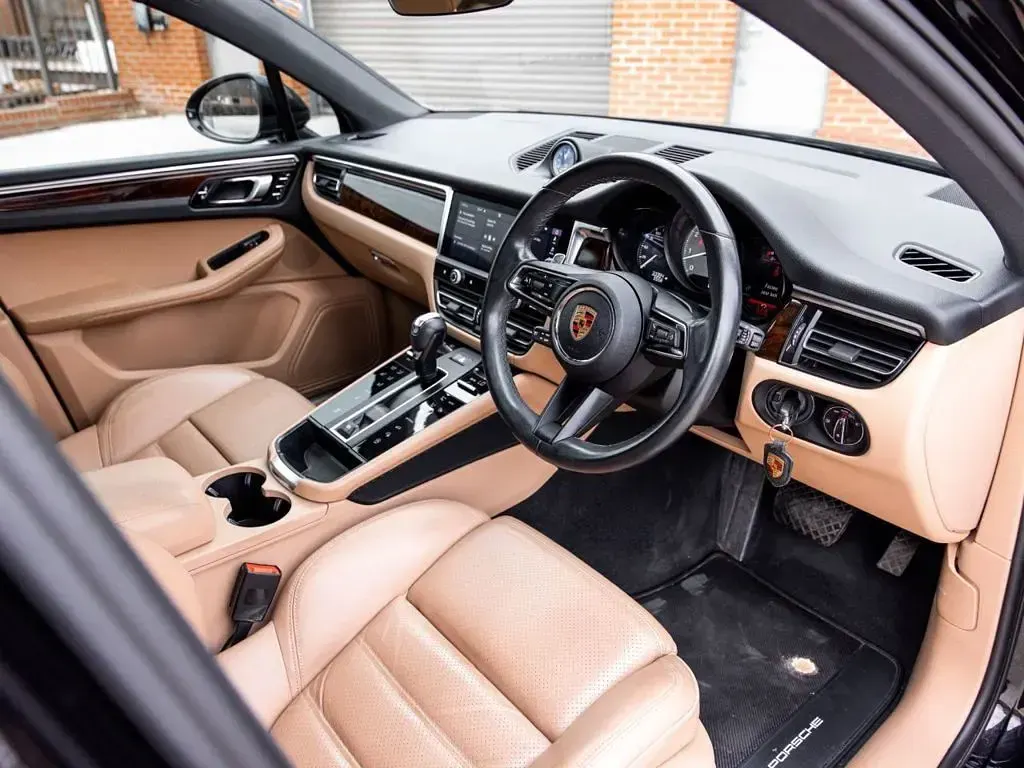 Used Porsche Macan 380 HP (279 kW) 2023 Black SUV