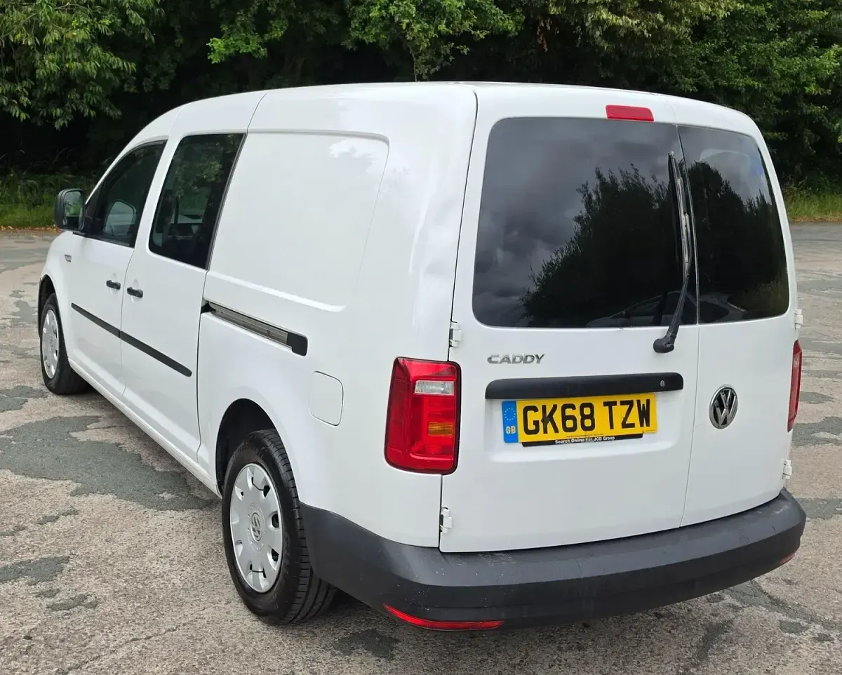 Used VW Caddy Maxi 102 HP (75 kW) 2018 White MPV