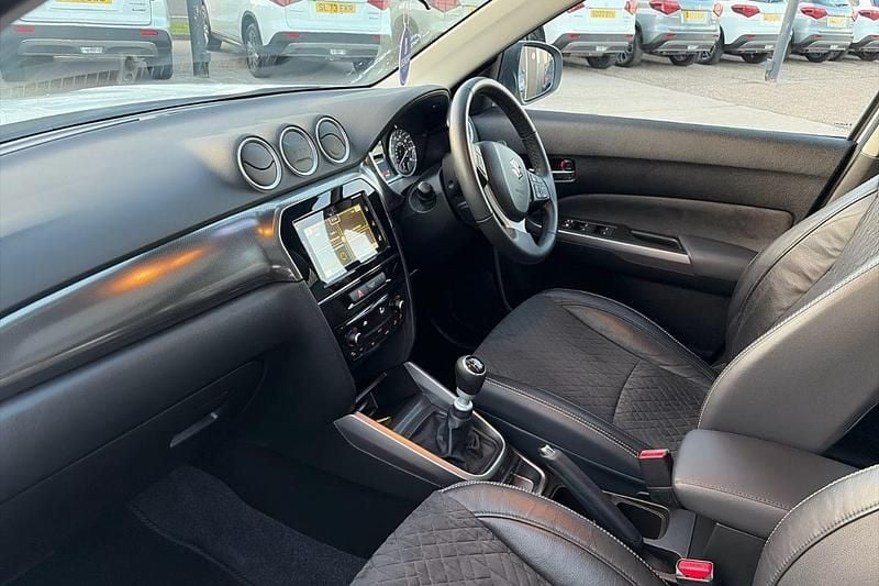 Used Suzuki Vitara SZ5 2022 White Hatchback