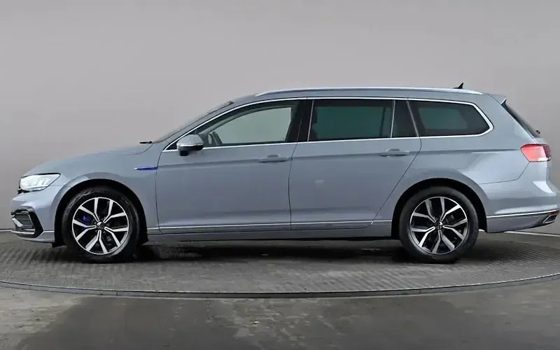Used VW Passat GTE 218 HP (160 kW) 2022 Grey Estate