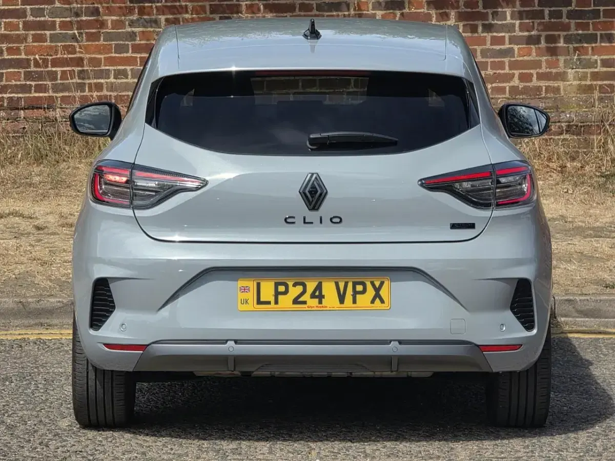 Used Renault Clio V Esprit Alpine 140 HP (102 kW) 2024 Grey Hatchback