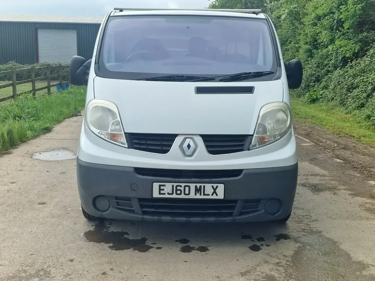 Begagnad Renault Trafic 115 HK (84 kW) 2010 Vit Minibuss