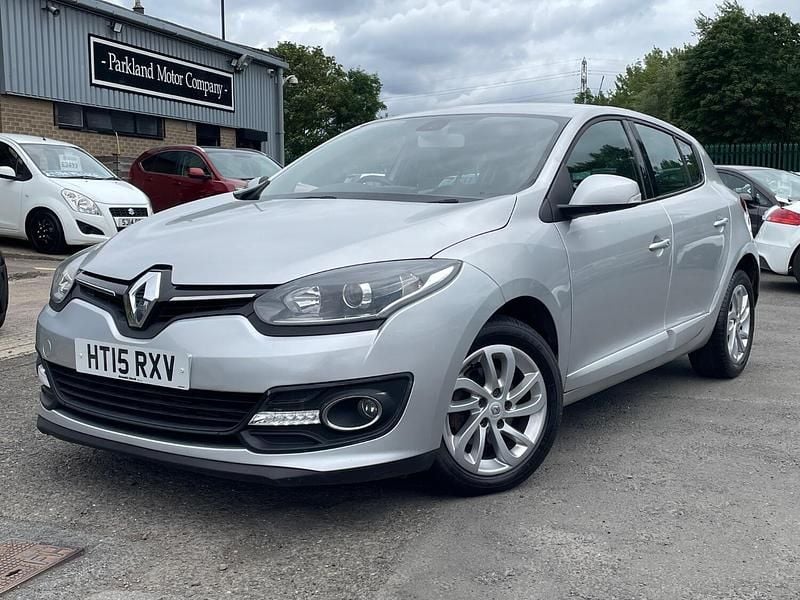 Silver Used 2015 Renault Mégane III Dynamique Hatchback | £3,498 (Fair price) - Image 1/4