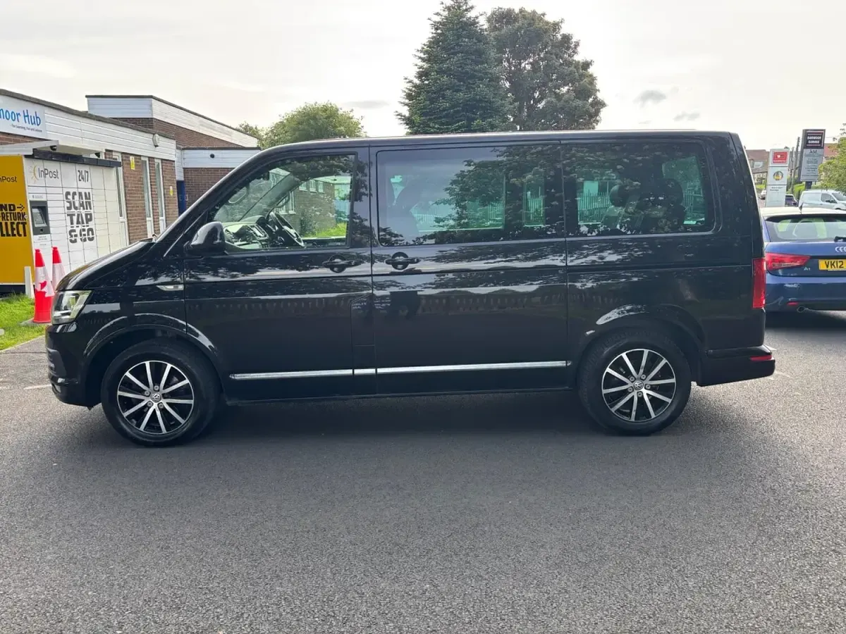 Used VW Caravelle Executive 150 HP (110 kW) 2018 Black Van