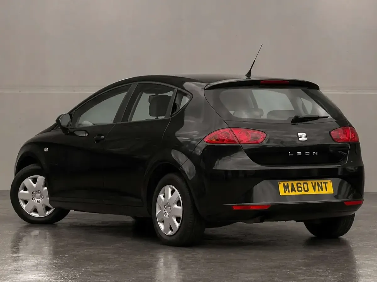 Used Seat Leon Ecomotive 105 HP (77 kW) 2010 Black Hatchback