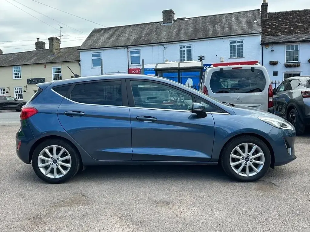 Usado Ford Fiesta Titanium 100 HP (73 kW) 2019 Azul Citadino