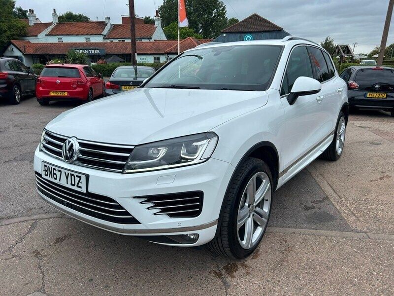 White Used 2017 VW Touareg R-line Plus SUV | £19,995 (Fair price) - Image 1/4