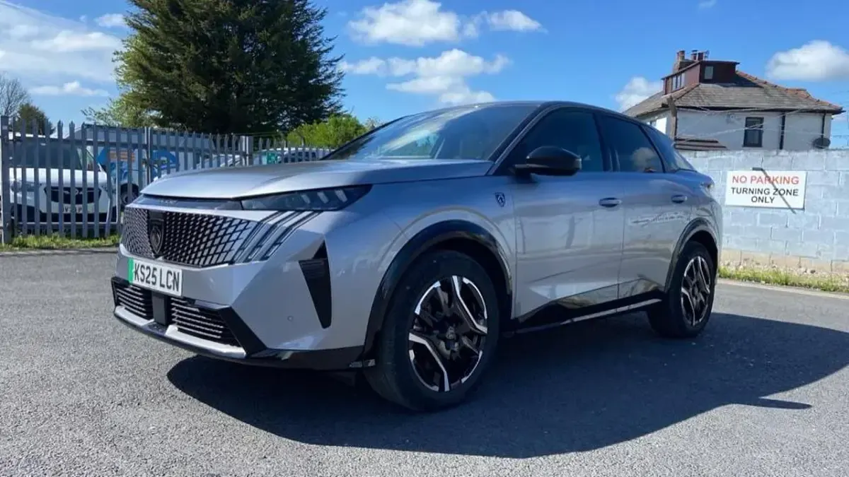 Used Peugeot e-3008 GT 152 kW (207 HP) 2025 Grey SUV