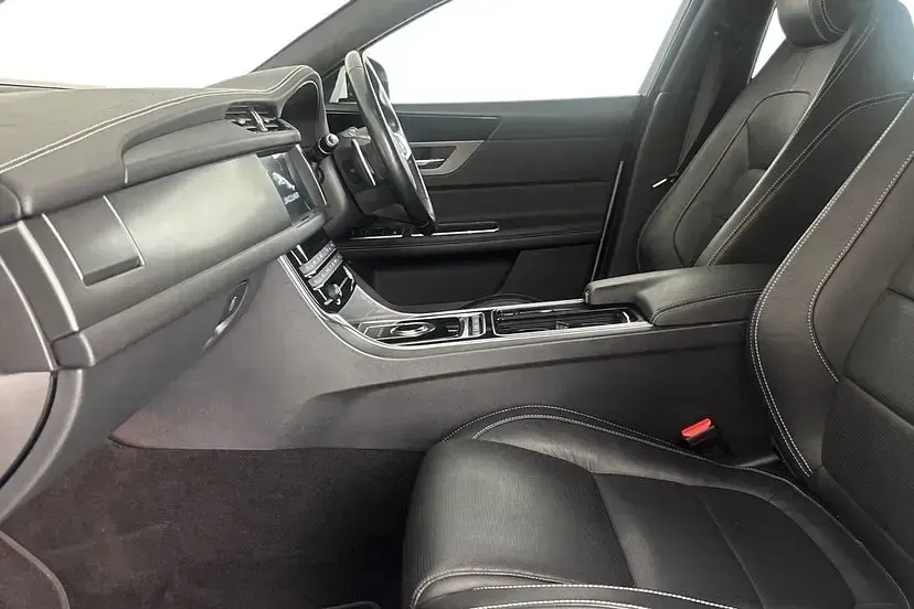 Used Jaguar XF Chequered Flag 250 HP (183 kW) 2020 White Sedan