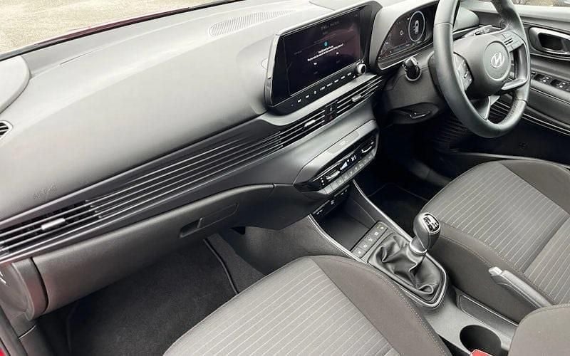 Used Hyundai i20 Premium 101 HP (74 kW) 2023 Red Hatchback