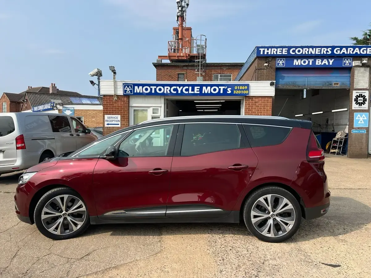 Used Renault Grand Scénic IV Signature 2020 Red MPV