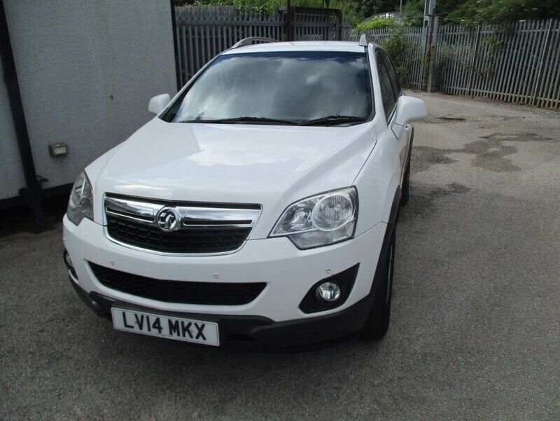 White Used 2014 Vauxhall Antara S SUV | £3,495 (Fair price) - Image 1/4