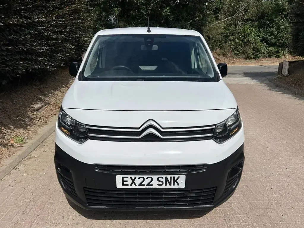 Used Citroën Berlingo 100 HP (73 kW) 2022 White MPV