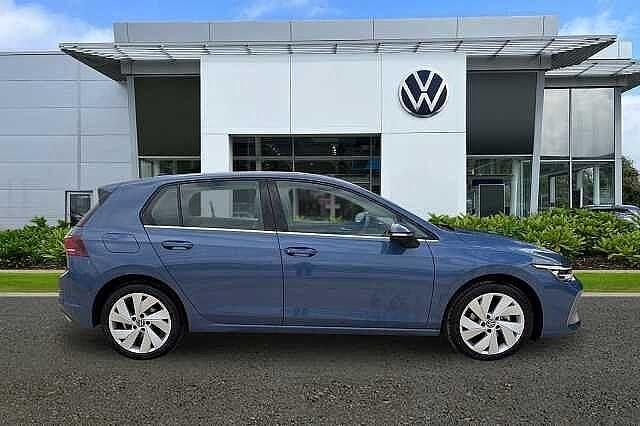 Used VW Golf VIII Style 150 HP (110 kW) 2025 Blue Hatchback