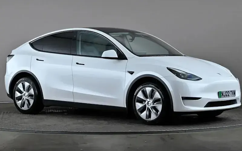 Używany Tesla Model Y Long Range AWD 286 kW (389 KM) 2025 SUV