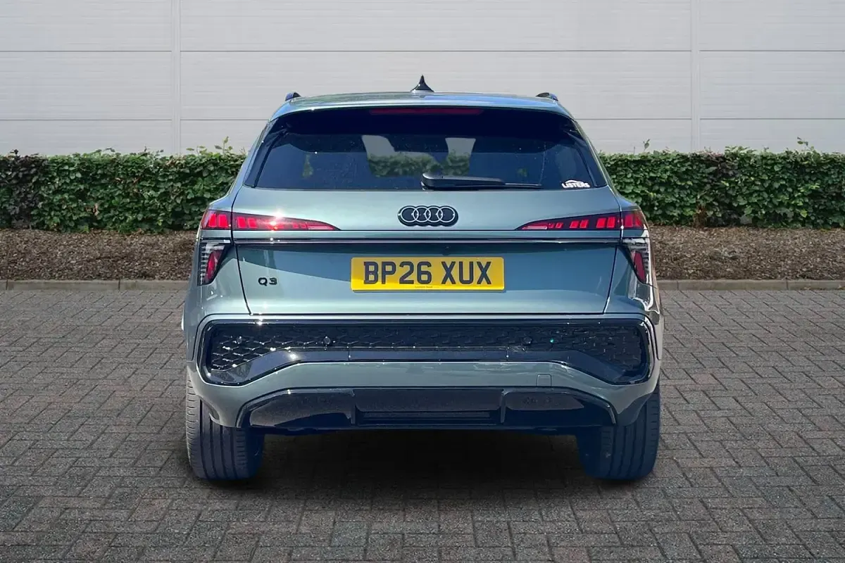 New Audi Q3 Comfort 2026 Green SUV