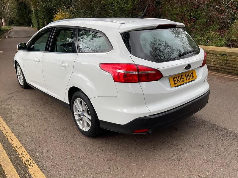 Used Ford Focus Zetec 115 HP (84 kW) 2015 White Estate