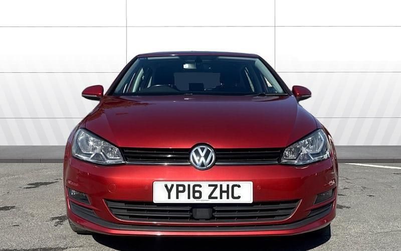 Used VW Golf VII Edition 125 HP (91 kW) 2016 Red Hatchback