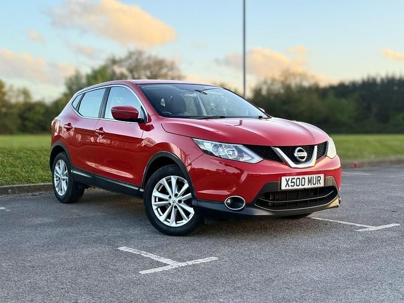 Used Nissan Qashqai Acenta 115 HP (84 kW) 2015 Red SUV