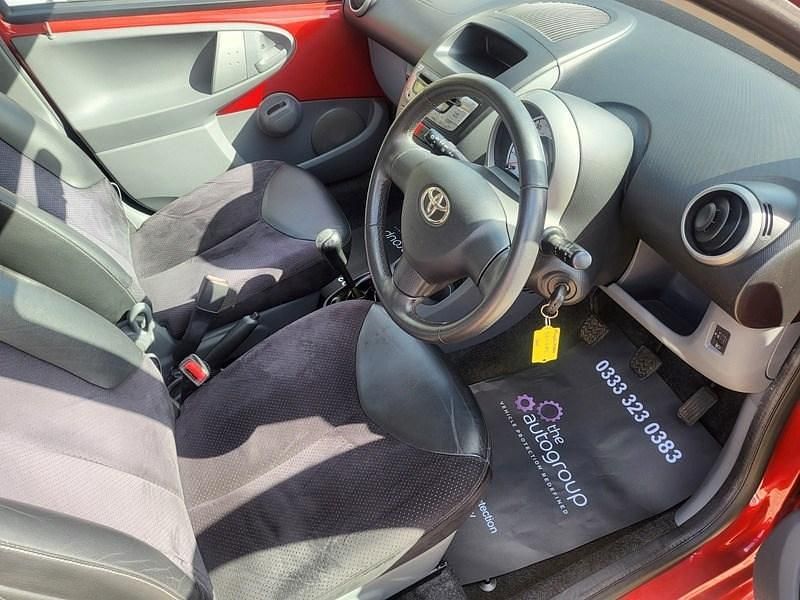 Used Toyota Aygo 67 HP (49 kW) 2011 Red Hatchback