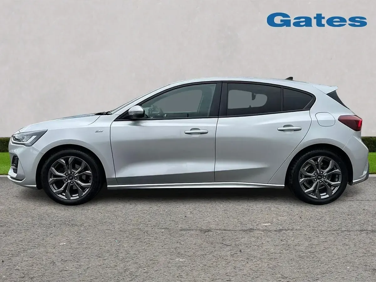 Gebraucht Ford Focus ST-Line 125 PS (91 kW) 2023 Silber Kleinwagen