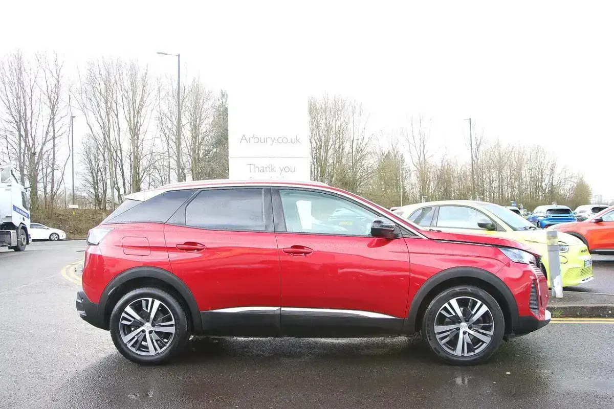 Second-hand Peugeot 3008 Allure Premium 131 CP (96 kW) 2022 Roșu SUV
